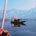 Zaira Wasim Instagram - Row your boat #DalLake #Kashmir
