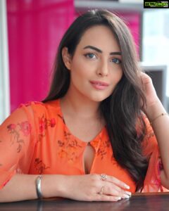 Aanchal Munjal Instagram - You know that I won't stop until I make you mine ..🧡