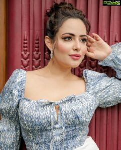 Aanchal Munjal Instagram - 🤍💙🤍
Styled by @theanunarang
Shot by @akshayphotoartist
Hair & MUA @varshathapa_makeup_hair