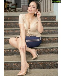 Aanchal Munjal Instagram - You can run, you can hide
But you can't escape my love 👄
#HelloOctober 🧿💡
Styled by @theanunarang
Hair & MUA @varshathapa_makeup_hair
📸 @akshayphotoartist