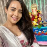 Aanchal Munjal Instagram – Wishing everyone a veryyyy Happy Ganesh Chaturthi !!! 🙏🏻😇🧿 Ganapati Bappa Moryaaaaa 😍