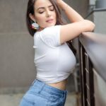 Aanchal Munjal Instagram – Since y’all loveeee close-wide-close 👄 #HelloSeptember 🤍🧿