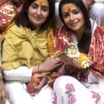 Aanchal Munjal Instagram – Mom & I have been extremely fortunate to have attended Sri Krishna’s early morning Aarti at Banke Bihari Temple and have had the supreme pleasure to do his ‘sewa’ and witness his infinite glory !!! 😍 May Lord Krishna bless us all with his love, kindness, wisdom & protection always !!! 😇🙏🏻 Wishing you all a very Happy Janamasthami. ❤️🧿