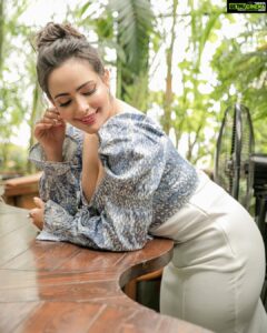 Aanchal Munjal Instagram - 🤍💙🤍
Styled by @theanunarang
Shot by @akshayphotoartist
Hair & MUA @varshathapa_makeup_hair