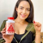 Aanchal Munjal Instagram - I believe staying fit should be simple & fun ! 🙋🏻‍♀️ One of the things that I make sure to add to my daily fitness regime is healthy weight loss gummies infused with apple cider vinegar by @zingavita ❤️ Unlike traditional apple cider vinegar, these gummies taste great and don't burn the throat. They are vegan and packed with apple cider vinegar with mother, vitamin B12 & folic acid that helps curb appetite, boost metabolism, improve gut health, reduce bloating (especially due to PMS) 🙌🏻 Having Zingavita gummies makes fitness feel like a treat ! 💃🏻 I have an exclusive 30% discount for you to buy it from their website, use code: AANCHAL30 🌈 #zingavita #zingavitawomen #zingavitatribe #applecidervinegar #zingavitawomengummies #newlaunch
