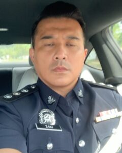 Aaron Aziz Instagram - Dah boleh rentas negeri Tapi SOP tetap jaga ok Kalau tak Abg saman…. #gerakkhasundercover @skopproductions_ofc @tv3malaysia
