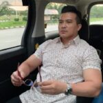 Aaron Aziz Instagram - Siapa Suka Barang free??? Jah ni cara nya…. Earn from over 5,500+ reward merchants namely Petron, Touch N Go, Giant, Guardian and many more. Start moving and start earning! #bookdoc #petron #giant @chevybeh @bookdoc4u