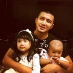 Aaron Aziz Instagram – Don’t you guys just miss those days when your babies were still babies… how simpler life was dulu. Skrg semua aib di kongsi, semua fitnah disebar, yg mulia dikatakan jijik yg Salah dikatakan betul… Haih mcm mana pulak hidup bila anak anak ku dah dewasa nanti. May ALLAH protect and pelihara out children Dunia akhirat @dwiarianaaaron @dahliaarissaaaron @danishanaqiaaron