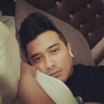 Aaron Aziz Instagram - Jangan kecam Jangan geli ye… saje je Abg nak try post gambar kat katil ‘Gd morning’ mcm ni. Selalu tengok orang post so sila comment ‘Manja’ Kalau suka atau ‘Mangkuk’ Kalau rasa nak hempap Abg… #tibertiber #sukahatiAbgnakpostapakan #Abggeligeli #Abgnakmanjamanja
