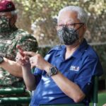 Aaron Aziz Instagram - Abg nak Tanya sikit. Siapa tau ni jam apa PM pakai ni? Korang kan tahu Kurta abg Camo, bag abg camo sampai wife punya tudung pun camo. Tengah menahan sakit kat hospital tetiba nampak jam ni YAB DS @ismailsabri60 pakai smart pulak kan #AbgsakittapinakJam #Abgnaktapitakutmahal #Abgnaktanyasiapatahu #AbgcelebrateMerdekakatHospital #AbgnakceriakanHatiUshaJam #PrayforAbg #AbgsukaCamo #AbgdanCamoBerpisahTiada #AbgnakJamCamo #Abgprayisteribelikan #AsyikabgajebelikkanJam