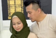 Aaron Aziz Instagram - MashaAllah Dia yg jual tudung aku yg kena joget. Project abg dia ambik 20%.. Biz dia, dia buat bodoh aje….. nasib baik dulu ada experience Bollywood. Tudung baru nanti apa pulak aku kena buat nanti.. @diyanahalik @diyanahalikcom Korang beli la tudung dia… abg tak sanggup dah. Kalau tak Korea, Bollywood…. #abgisMalik #GuaMalikkkkkkkkk laaaaaa #prayforabg #abgyangbeliberas #abgsabar #abglovepunyapasal #abgisnotRahul #abgdipergunakan #abgdipergunakanAlwayssss #abgtakbuatdiamerajuk #abgbuatsebabnakRumahtanggaAmanDamai