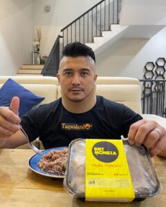 Aaron Aziz Instagram - SubhanAllah Sekarang abg tak boleh exercise so Diet sangat penting… walaupun leher sakit tapi abg tetap …………. Tetap apaaaa?!!! 

#abgguntingsendiri #abgrambutPKP  #abgwarningkorangjgntegurRambutAbg #abgrimas @dietmonsta