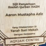 Aaron Aziz Instagram – Alhamdulillah. Sijil pun guna kayu ukir. 

Saya buat qurban di Mekah tahun ni, thank you @aqiqahcentredotcom 

Dapat free pewangi masjid nabawi, sijil kayu, ada peluang jugak dapat telekung Siti Khadijah. 

Harga asal Rm570, sekarang hanya Rm499 all in! Termasuk postage gift dan sijil juga.

Jom kita Qurban. InshaAllah