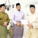 Aaron Aziz Instagram - Pendekar Bapak Lapok @jakeltextile So Korang dah tahu baju colour apa??? Abg tak tahu lagi ni... SERAMMM