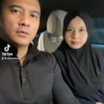 Aaron Aziz Instagram – Tiap tiap tahun diperguna untuk  promo tudung ……… tiap tiap tahun nasib sama. Tiap tiap tahun tak dapat choose colour baju Raya. Tiap tiap tahun sabar. 

@diyanahalik @diyanahalikcom 

#abgtaknakmengakukalah #abgdipergunakanisteri #abghadenough #abgalwayssayNo #abggotnochoice #lelakipendosa #abgMalikbukanDean baju melayu Aaron Aziz @jakeltextile 

Directed & Produced by @dwiarianaaaron 🙄