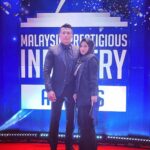 Aaron Aziz Instagram - My date for tonight. My date for life @diyanahalik May ALLAH grant you Jannah Dar for your patience and being my backbone. @mypiawardsofficial Thank you @lordstailor @kennylords for always having me prepared to dress well for prestigious event like this! #myNumber1Tailor