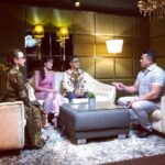 Aaron Aziz Instagram - Pertama kali #Deanilyas berkenalan dgn #Firdaus bersama #Junaidah & #cahayamalaika @globalstationsb #lelakipendosa @mariafarida @sophiekoshka @fauzinawawi2020 @eyrahman22