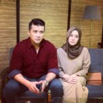 Aaron Aziz Instagram - Kepada mereka yg dah baca novel #imamkulelakipendosa cuba teka scene apa ni kah #MrMrsDeanilyas @globalstationsb @eyrahman22 @sophiekoshka #lelakipendosa #aaronazizworks