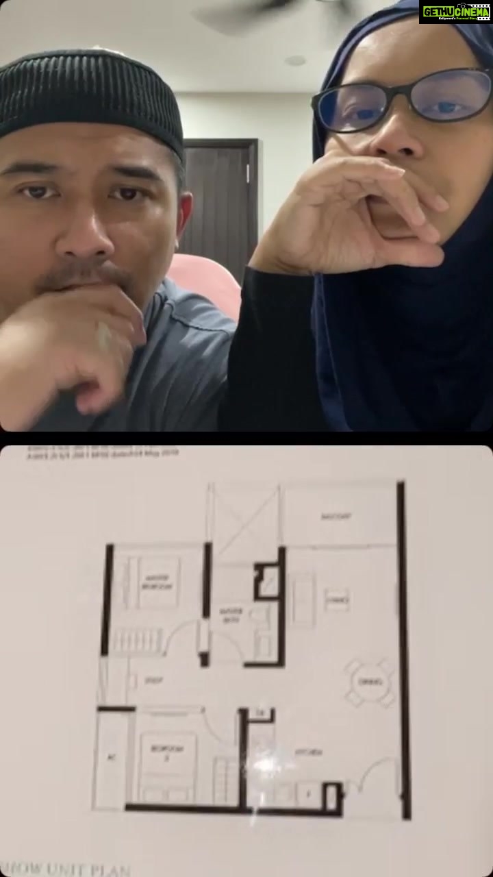 Aaron Aziz Instagram - Asalkan isteri ku bahagia @diyanahalik Thank u la @agentazharsulaiman for walking us through all the houses walaupun tak daisy Balik SG lagi! Ok everyone in Singapore yg nak beli Rumah, I think this is a good deal!