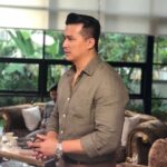 Aaron Aziz Instagram - MashaAllah Who am I? What am I hiding? @globalstationsb #apakahnamawatakAbg #lelakipendosa