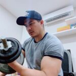 Aaron Aziz Instagram - Tips penting untuk menghilangkan bau jantan masam abam abam yg lepas workout! Mesti ada Aircon yg Nanoe technology dari Panasonic #AbgpunyaBauWorkoutygIsteriAbgjatuhcinta 🤪 Hitting the gym at home - great! That after workout smell not so great. But now with my new nanoe technology aircond from @mypanasonic that's not a worry any more. The nanoe particles bind with the bad odours to effectively remove them quickly - leaving your room smelling good even after a massive workout. #PanasonicMY #AmazingNanoe #QualityAirWithPanasonic #nanoeXinhibitsCoronavirus #abgbaulagisedapdariSabr #abgpunyabilikbauFreshdgnAirconBaru