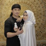 Aaron Aziz Instagram – Alhamdulillah selesai shooting video dan gambar promo utk my latest edition Oud #jameela with @diyanahalik and GOOD NEWS 3rd batch #sabroudbyaaronaziz dah mula masuk sikit sikit Hari ni. So to all Stokis / agents in SG you guys will be getting yours soon. @aaronaziz_oud #MyNumber1Oud #jameelaoudbyaaronaziz #oudbyaaronaziz (beautiful carpet @dumatexfloor )