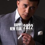 Aaron Aziz Instagram – This new year, keep the things you love close to your heart guys… @officialaksomalaysia #aksoX #akuaksoX #BeRadical