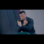 Aaron Aziz Instagram – Abg buat audition utk jadi Wolverine melayu… cuma production takde budget utk buat CGI kuku besi so pakai kuku #AksoX je lah…. @officialaksomalaysia @vapeempiremalaysia