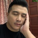 Aaron Aziz Instagram - Saje je nak post ala ala manja baby tidur… chomeell tak saya? Hahaha geram je kan? Siapa rasa mcm nak kahak sila comment ‘Kahak’ Siapa rasa nak bobok saya comment ‘Bobok’ hahaha #Abgbosanmenunggu #Abgisfeelingfeelingcute #Abgisnakkenakahak #Abgreladikecam