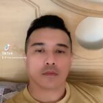 Aaron Aziz Instagram - Cer teka Abg Memang kulit flawless atau filter? Bila dah kenyang Pastu lentok kena pula #AksoX dgn #AksoGT3500 fuh tak tahu lah mcm mana nak explain nikmat nya. @officialaksomalaysia @vapeempiremalaysia #BeRadical #BeYourself #stopsmokingstartvaping