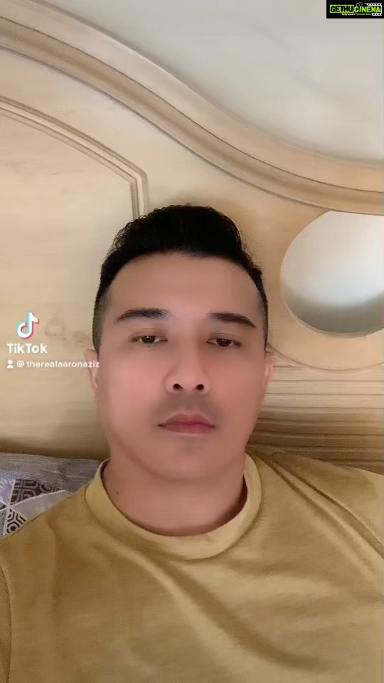 Aaron Aziz Instagram - Cer teka Abg Memang kulit flawless atau filter? Bila dah kenyang Pastu lentok kena pula #AksoX dgn #AksoGT3500 fuh tak tahu lah mcm mana nak explain nikmat nya. @officialaksomalaysia @vapeempiremalaysia #BeRadical #BeYourself #stopsmokingstartvaping
