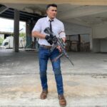 Aaron Aziz Instagram - Ni yang takut. Malik jadi PubGMan! Mengganassssss Rataaaaa terus! Jangan bercerai pls…. #abgbeltsengetUtkLevelLevelUP #abgbanyaklariTembakMalikpunTakLariGini