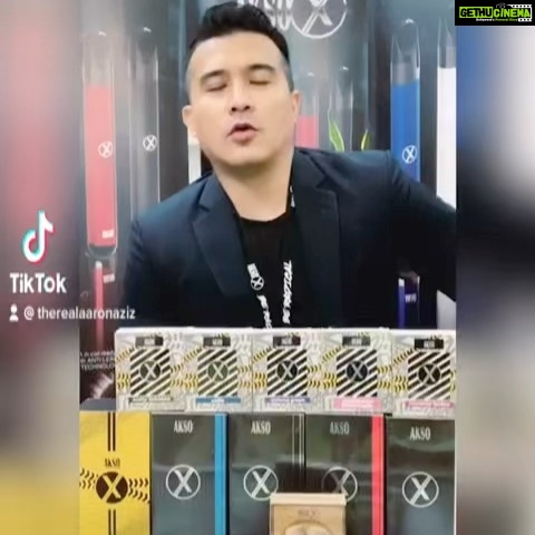 Aaron Aziz Instagram - 50000 Device n disposable OCC to be given away promo tu dah over ye. FKalau nak jadi agent boleh contact @datoadzwan First IN THE WORLD 4.5 ml close pod system with push in OCC set up. Buy from the best Taste with the best. Nuff said!! #AksoX #AkuAksoX #BeRadical #BudakRantai #QuitsmokingVapeOn @officialaksomalaysia