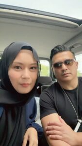 Aaron Aziz Instagram - Assalamualaikum Semua.. Nak mintak tolong geng geng kat SG utk cari rumah area mana paling best. Sebab lama tak balik SG so tak tahu and Kalau ada agent yg boleh bantu pls comment.. #Abgnakcariagentygbaik
#Iwantahomenotahouse #abgkalaucakapdirect #pompuankalaucakappusingkanankiri #abgstraighttothepoint #abgfahampompuansukabungabunga #akuaksox @officialaksomalaysia  @datoadzwan