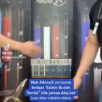 Aaron Aziz Instagram – Nak #AksoX percuma belajar ‘Salam Budak Rantai” bila jumpa Abg kat luar atau rakam video korang dgn #AksoXhandshake dan Nanti Abg hantar kat korang. Flavour memang Padu!! Dan OCC is Anti-Leaking Technology!! Kalau nak order Barang/ agent boleh DM direct ke @officialaksomalaysia  atau @DatoAdzwan #Abgpayung #AkuAksoX #DisposableCartridge #BudakRantai #beradical #smokelessvapemore