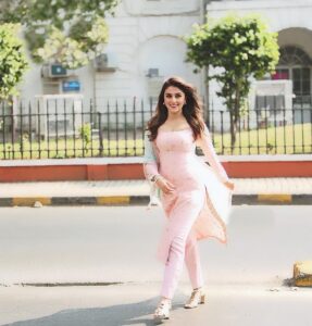 Aarti Chhabria Instagram - Gooooood things are coming up, keep walking darlings! 
Ps: Choose your direction though..
📸 @dhruvgohil_ 
.
Love is round the corner; your dream job awaits you; your health gets better and you achieve your ideal health; you get offered that place; you coincidently meet the right person; you come across the right advice when you need it; you find your joy in your situation and make peace with it; you get that dog home; you buy your dream house; you get gifted your dream car; you form that company; you get your share; you take that trip, you scuba dive; you fly to maldives and stay at the best place, you take that class; you drop your fears, and face yourself; you get married to the best guy/ girl and have the best life; your parents understand you without your explanation; your friends love you for everything you are; you get that promotion; you make that film; you have twins; you take that road trip in that convertible; you go deep sea diving; you create your own brand; you invest in crypto/ NFT’s ; You make that call; you give your first ted talk; you win that lottery; You find the right investor, you get that role, you achieve exactly what you want the way you want in the highest good of yourself and all concerned. 
.

.
.
May you achieve everything and more than you have wanted in your deepest hearts. #2022 May it be OUR best year ever 🌎 #keepwalking #destiny #directionismoreimportantthanspeed #2022planner #2022calendar #aartichabria #southmumbai #pinkchuridarkameez #lightpink #lightpinktheme 💖 #loa #lawofattraction #originalquotes #quotes #quotestagram #aartichabriaquotes