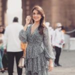 Aarti Chhabria Instagram - “Where ever you are in life, love yourself completely, accept your situation and make the best of what you can, without worrying about what you can’t. ‘Can’ empowers you, catapults you. ‘Can’t’ focusses on blame and comparison. ‘Prayer’ and ‘visualisation’ are tools to create paths where there are none.” ~ ACB 💝 📸 @dhruvgohil_ . . . . #aartichabria #photoshoot #gatewayofindia #dress #layereddress #ootd #stepcut #laugh #giggle #lookingaway #quotes #quotesaboutlife #quotestoliveby #quotestagram #quoteoftheday #everydaymakeup #naturalhair #fridayvibes #saturdayquotes