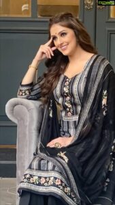 Aarti Chhabria Instagram - Favourite piece from my favourite song Satrangi re from  #dilse 
Ishq Par Zor Nahin, Hai Yeh Woh Aatish Ghalib,
Jo Lagaye Na Lage, Aur Bujhaye Na Bane #TVC #adshoot #photoshoot #bts #actorslife #behindthescenes #modeling #modelshoot #aartichabria #reels #instareels #blacksalwarsuit #salwarsuits #black #monday #attitude #poser #posing #posingideas #satrangire #atrangire