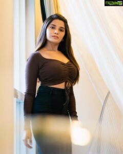 Aathmika Instagram - Lost in my own thoughts 💭 📸 @effin__good Styled @aaronborthwick1