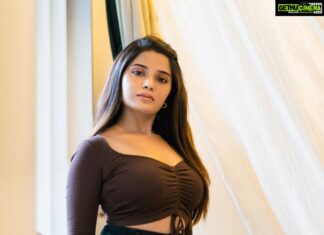 Aathmika Instagram - Lost in my own thoughts 💭 📸 @effin__good Styled @aaronborthwick1
