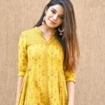 Aathmika Instagram – Good morning 🌞😇

#yellow #aathmihearts #yellove 

📸 @praveentyagarajan 
Styled @musstardyellow