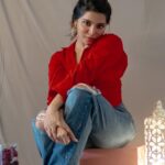 Aathmika Instagram - Another fine day ruined by responsibility of searching quotes for the post and ended in vain!!! So here it is… thadaa 💁🏻‍♀️ 📸 @effin__good