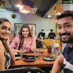 Aathmika Instagram - Namaku soru dha mukkiyam face😁 People who know me knows how much of a food explorer I am. And meeting these cuties after ages who also to be your fellow food explorers sums up a perfect dinner plans. And god knows we cannot stop at one picture 😉 @krithikaprabu @r.prabhu.r ❤️❤️ #sushilovers #gettogether #foodcoma #friends