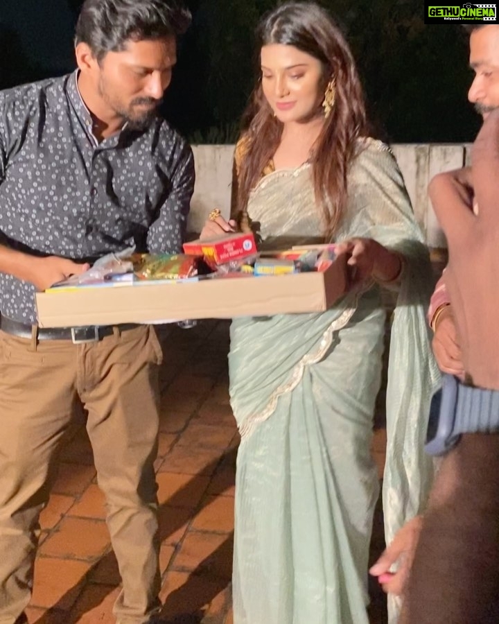 Aathmika Instagram - On this rainy night I wanted to share a sweet memory.I thought of doing something special this Deepavali. For a change I gave a surprise to one of my fan’s home (Tamilvanan) and family. We totally had a blast with his friends and family. Thanks to all my anbulla fans #aathmihearts for always being my positive energy. Had such a memorable diwali this year. Marupadiyum marupadiyum solren you guys are my strength 😘 Keep spreading love and light wherever you go✨ check the link in bio for full fun 😁 Thanks to @behindwoodsofficial for making this to happen. On this sweet note #Goodnight 😴 #staysafe