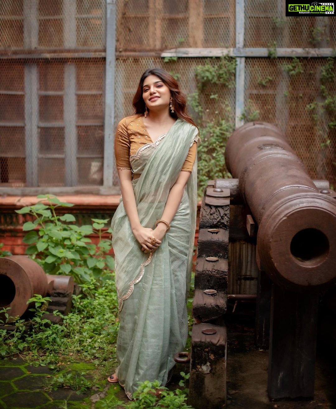Aathmika Instagram - Reigning my love for the timeless classic ✨😌 Styling - @anushaa13 Outfit - @weaveinindia Accessories - @rimliboitique MUAH - @kalwon_beauty Clicked - @kiransaphotography Coordinated - @cinderellarobert