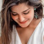 Aathmika Instagram - Amidst all these messy hair, smudged Kajal and sweat I’m able to see the magic of being true authentic self. Showing you some mess, so if you feel messy at any level just remember you are incredibly beautiful as you are. We are all flawed and yet we are so perfect as we are. So sending you all the love if you feel less loved today and loving you even more if you love all your imperfections 🥰 🫂 #aathmihearts #grouphugs 📸 @nishita_rj ❤️