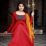 Aathmika Instagram - This swing is better than my mood swing 💃🏽 📸 @johan_sathyadas 👗 @musstardyellow