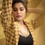 Aathmika Instagram – Yellove moments 🌟🌻

📸 @effin__good 
💄 @abhiramilokesh