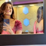 Aathmika Instagram – சமத்து ponnu in selfie shoot between shots 😁

Sending some good vibes to you all ❤️🥰

#caravandiaries🎥