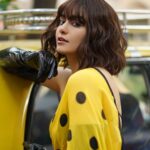 Adah Sharma Instagram - Taxi or Rickshaw ? Back to back💛🖤💛🖤 SWIPE to the last pic to see the story of my life 🥲🥲🥲 . . . Kaali Peeli 💛🖤💛🖤 📸@biryanimasala Styled by @juhi.ali Hair @snehal_uk Saree @suta_bombay @rubansaccessories Heels @charleskeithofficial @jagats38 #filmfare #filmfareawards #100YearsOfAdahSharma #adahsharma